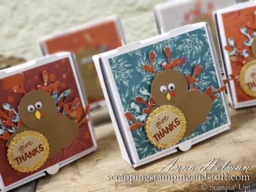 Cute DIY turkey treats Thanksgiving treat boxes! Make perfect table toppers, table decorations, or place cards!