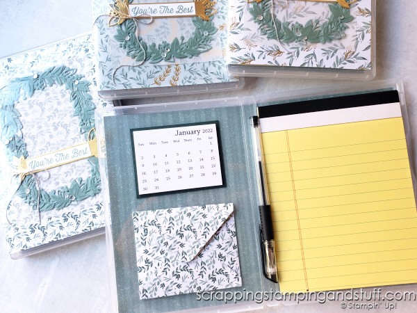 Make this purse notebook organizer to keep your notes organized in your purse, and use it as an inexpensive gift idea too!