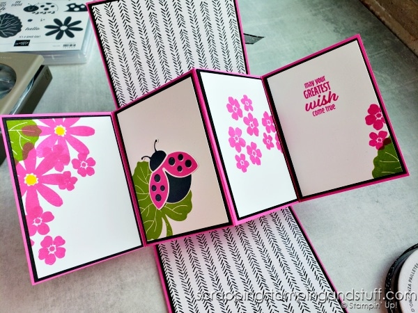 Click to make this twist & pop card to wow your family and friends! Includes fun fold card tutorial and full instructions.