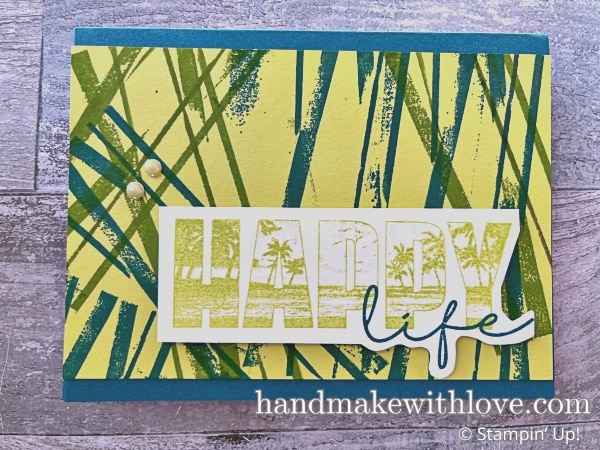Click to see a rubber band trick for card making to make fun and unique backgrounds! Try this today!